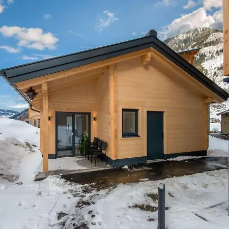 Golden Lodges With Parking