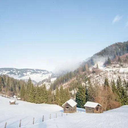 Golden Lodges With Parking *