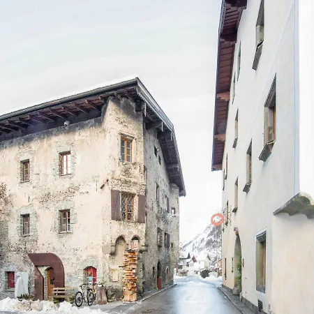 Golden Lodges With Parking *